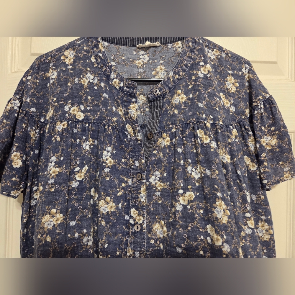 MYSTREE Floral Short  Flutter Sleeve Button-Up Babydoll Top. Size M